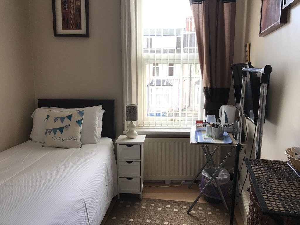 Lighthouse Guest House Whitley Bay Esterno foto