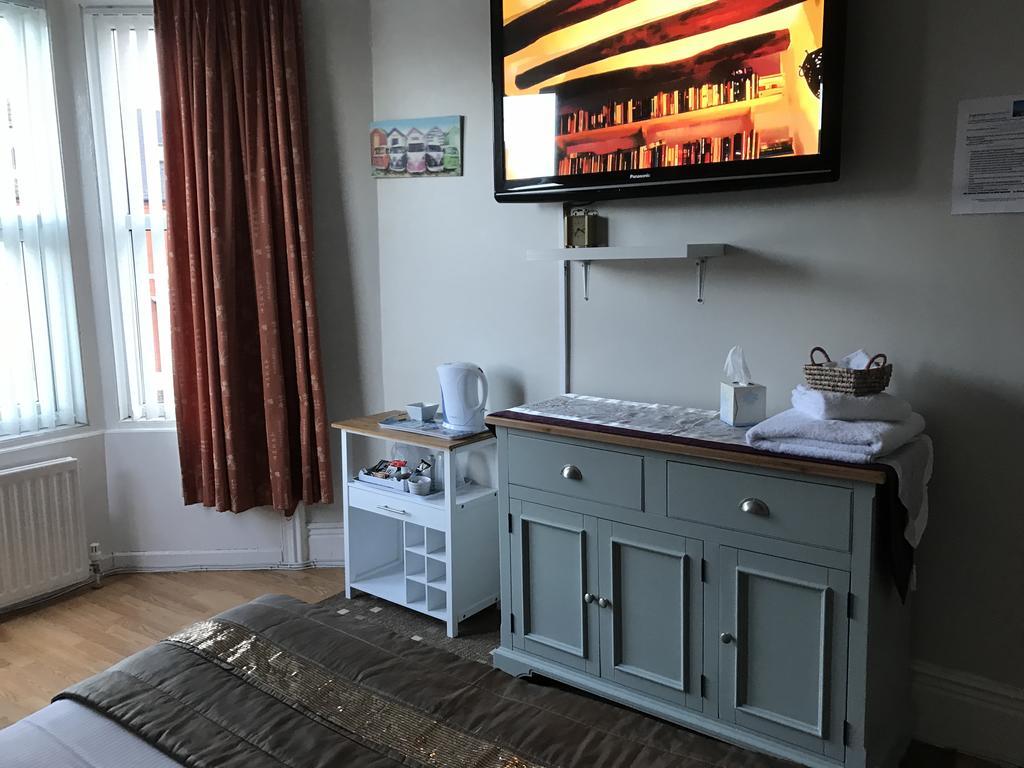 Lighthouse Guest House Whitley Bay Esterno foto