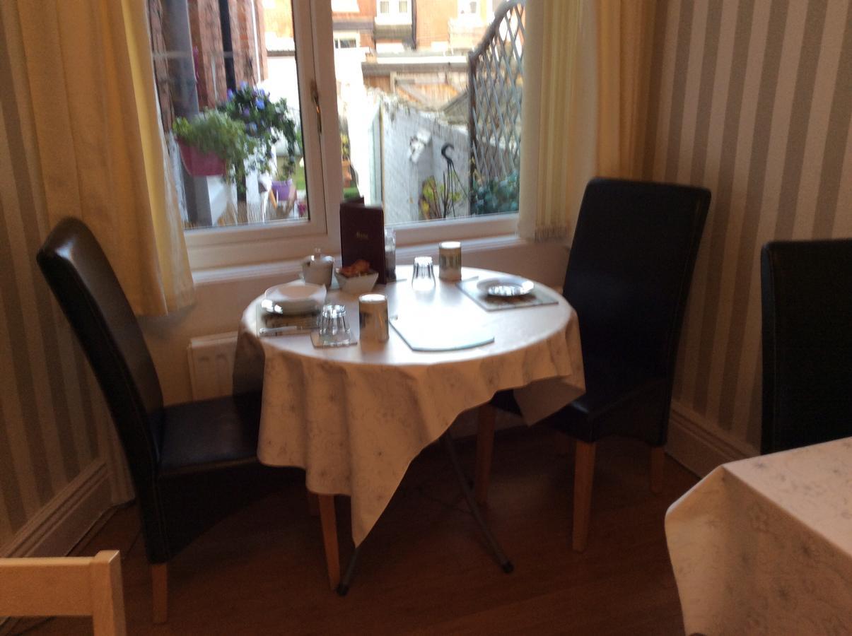 Lighthouse Guest House Whitley Bay Esterno foto