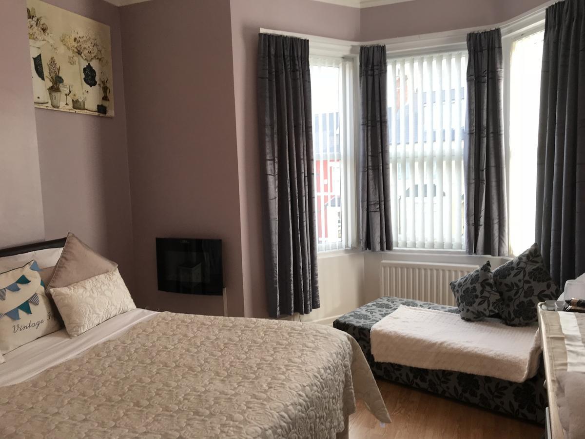 Lighthouse Guest House Whitley Bay Esterno foto