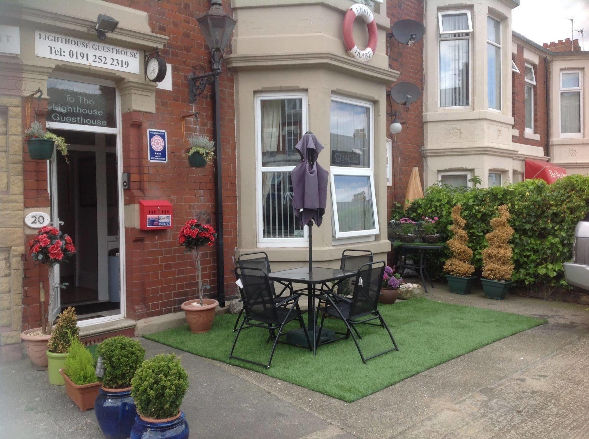 Lighthouse Guest House Whitley Bay Esterno foto