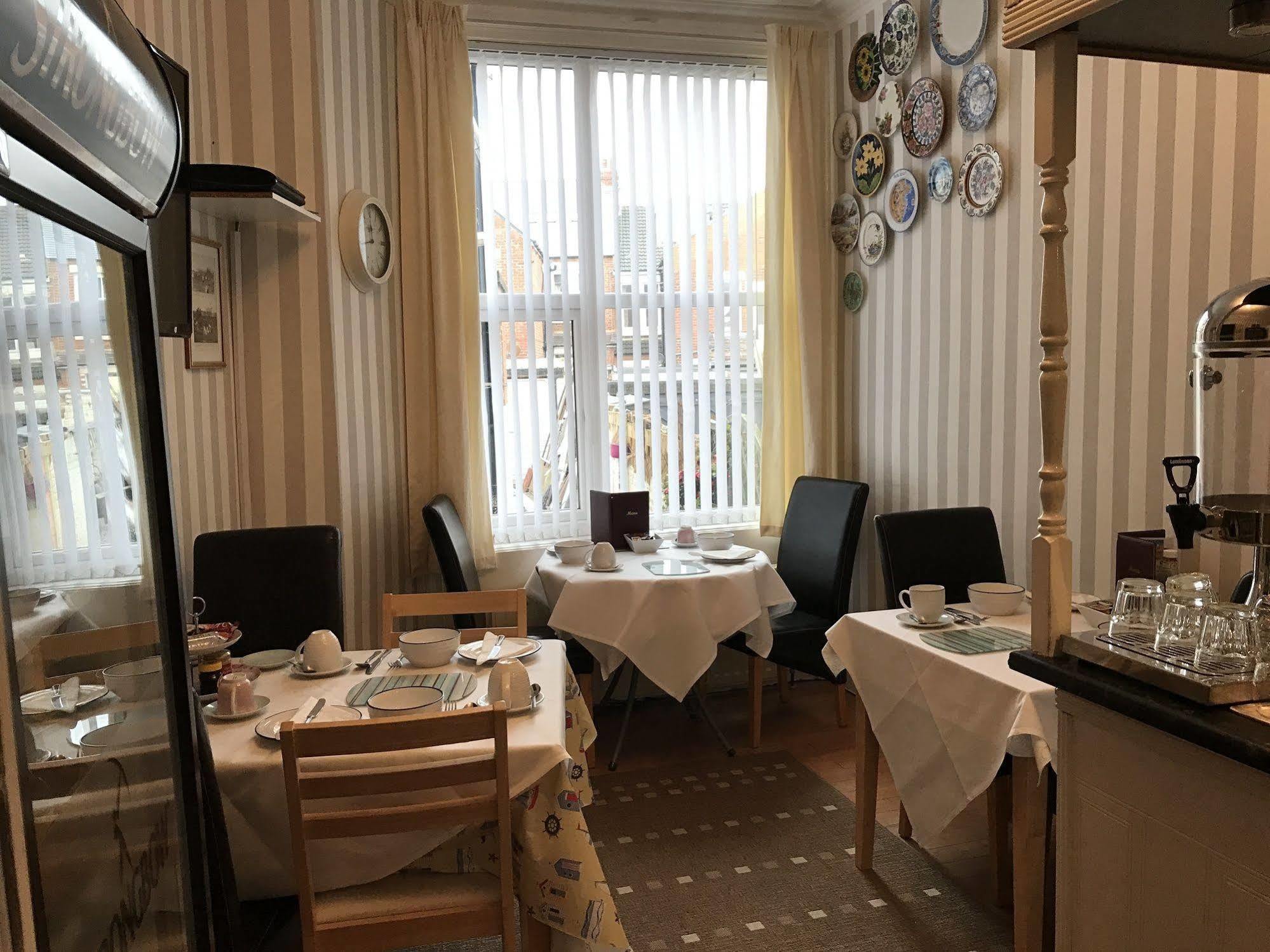 Lighthouse Guest House Whitley Bay Esterno foto
