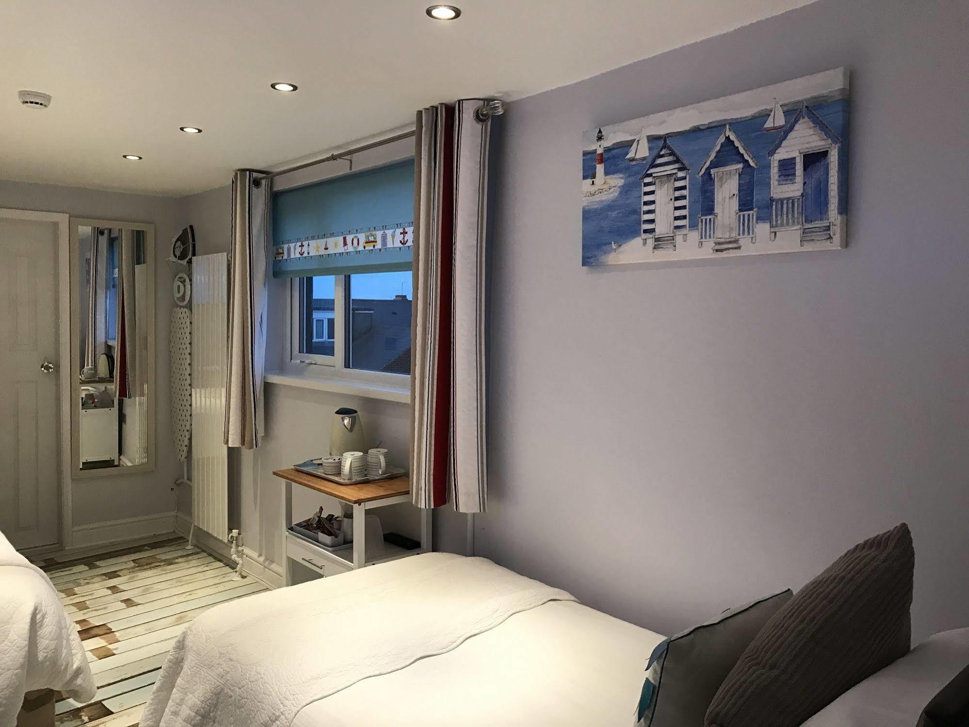 Lighthouse Guest House Whitley Bay Esterno foto