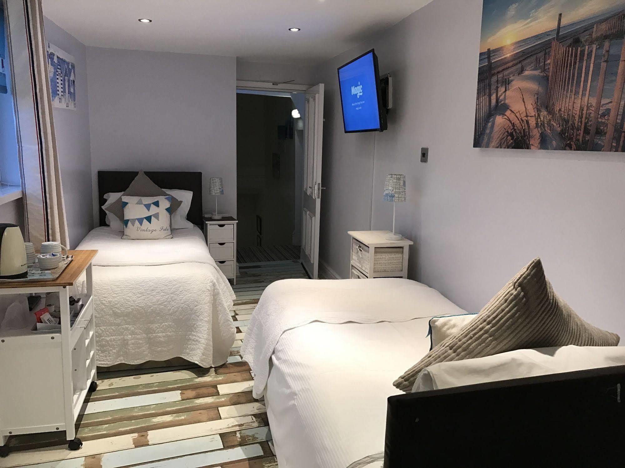 Lighthouse Guest House Whitley Bay Esterno foto