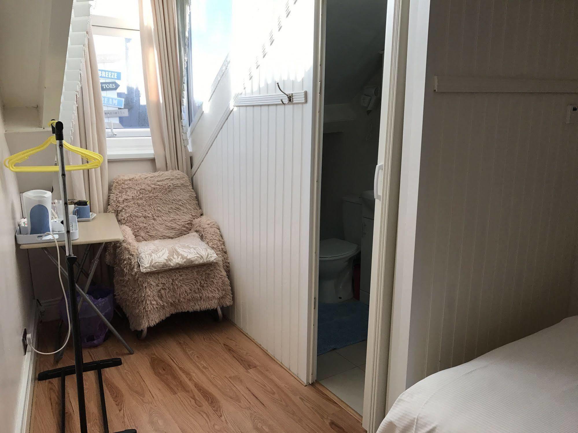 Lighthouse Guest House Whitley Bay Esterno foto