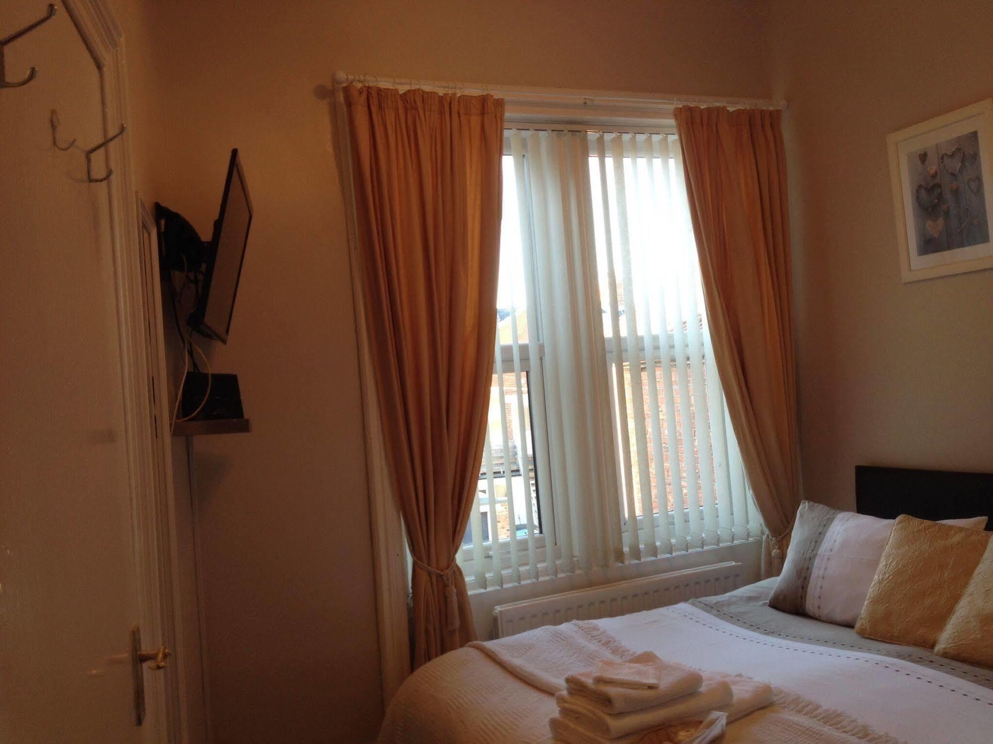Lighthouse Guest House Whitley Bay Esterno foto