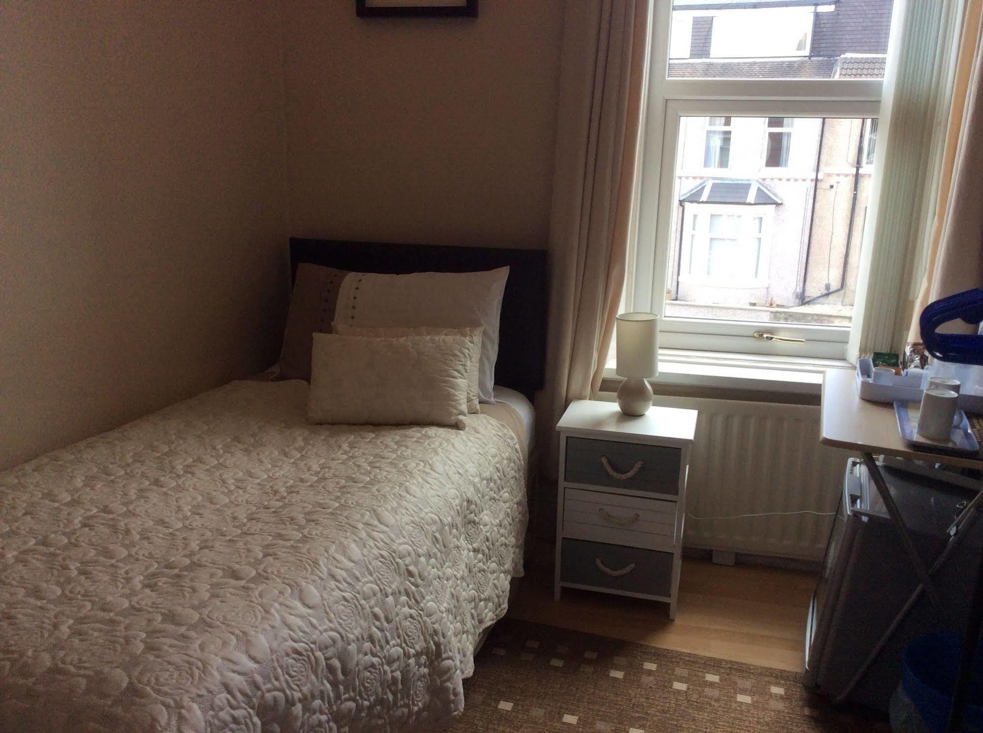 Lighthouse Guest House Whitley Bay Esterno foto